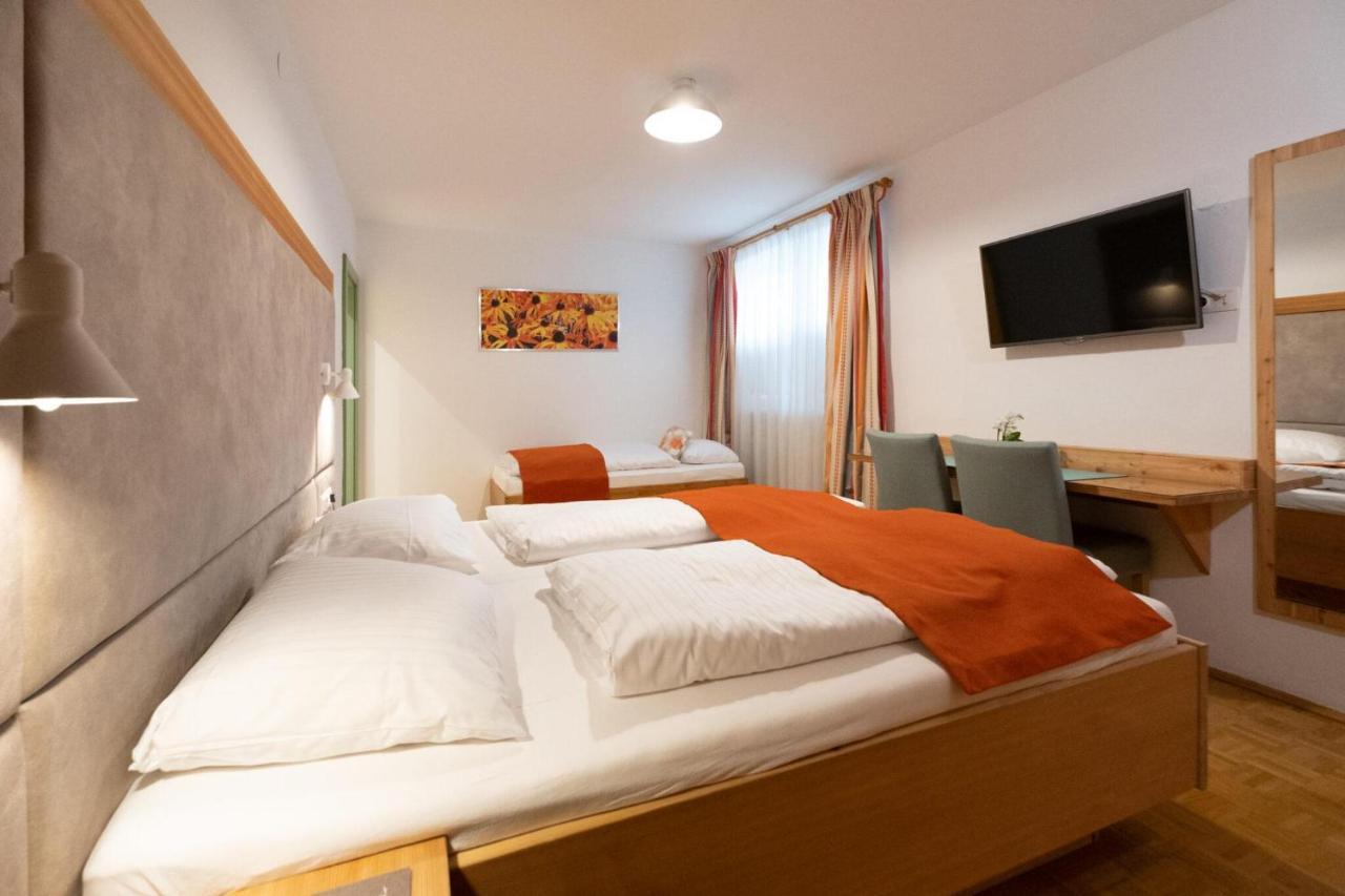 Santner, Hotel オイゲンドルフ エクステリア 写真