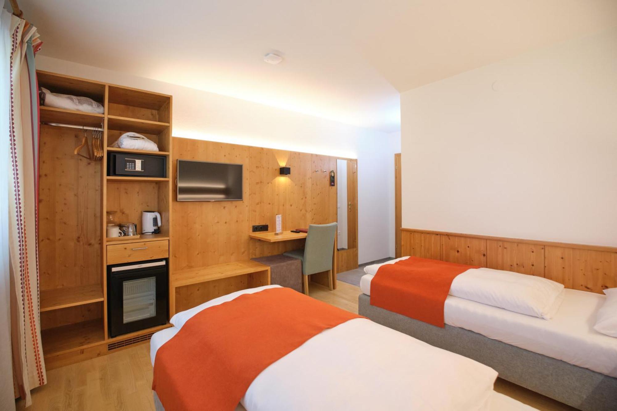 Santner, Hotel オイゲンドルフ エクステリア 写真